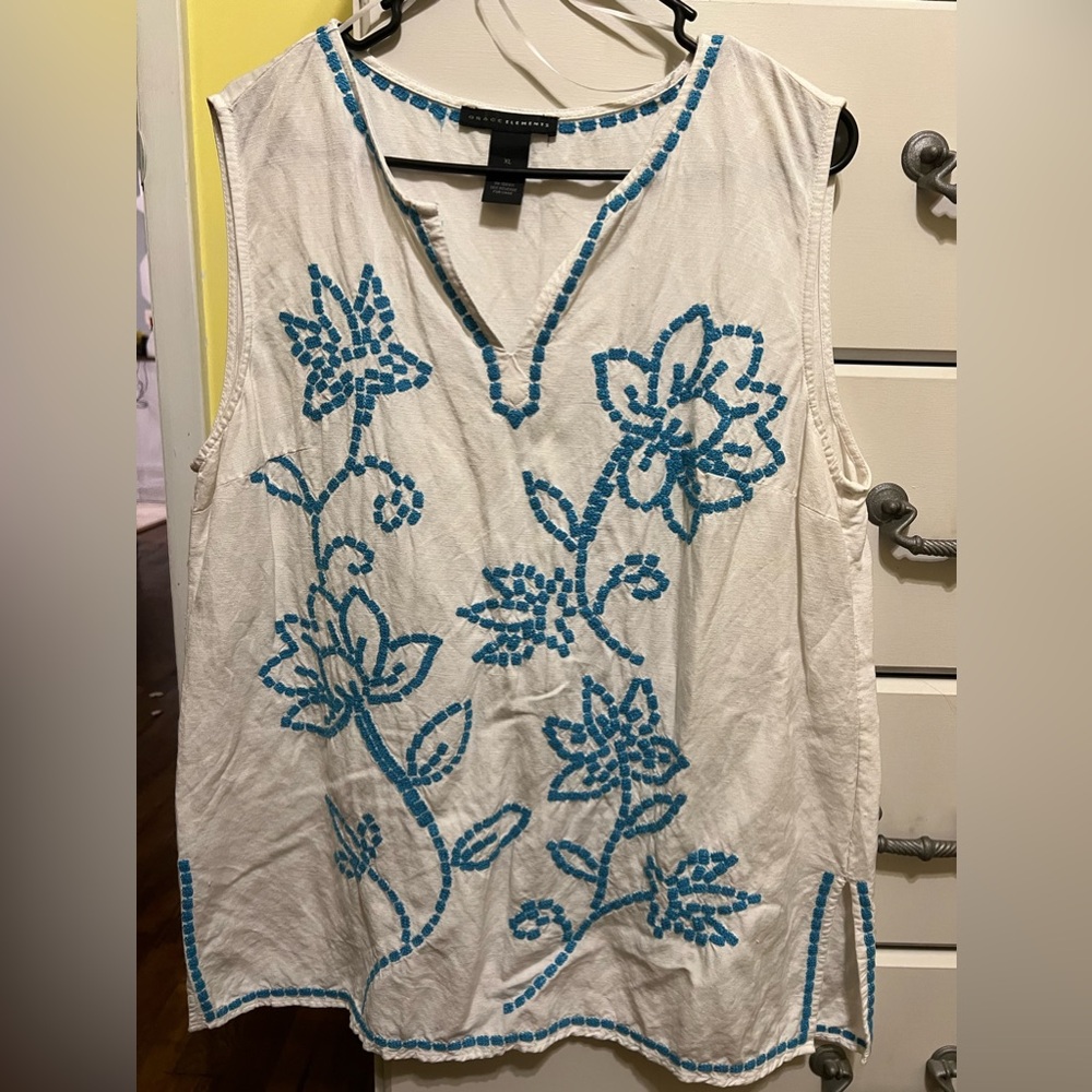 Linen top with stichting details